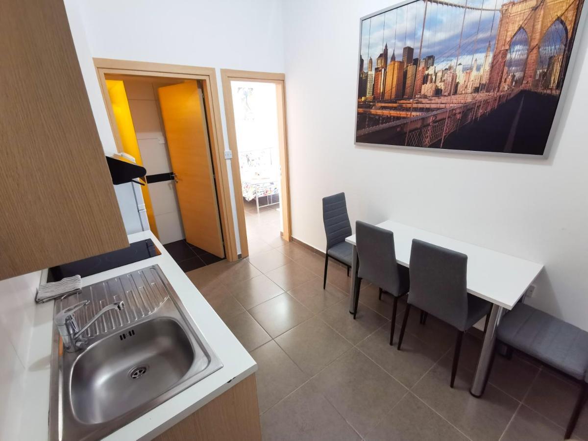 Beachy Keen City Apartment ラルナカ エクステリア 写真